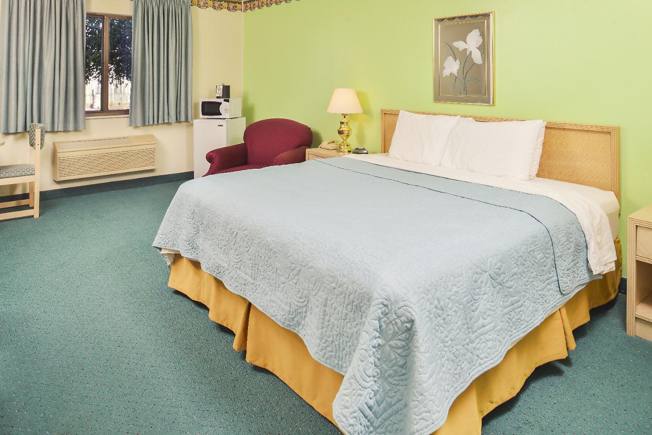Americas Best Value Inn & Suites - Bluffton Esterno foto