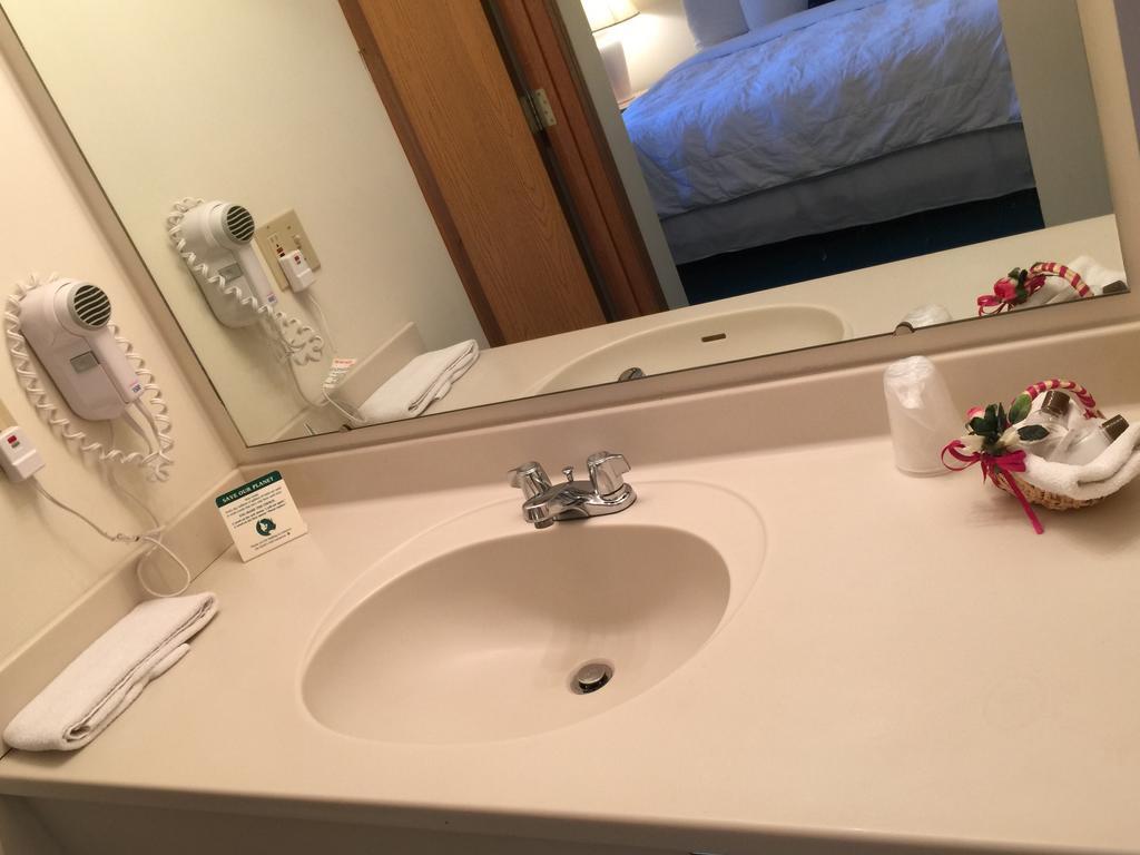 Americas Best Value Inn & Suites - Bluffton Camera foto