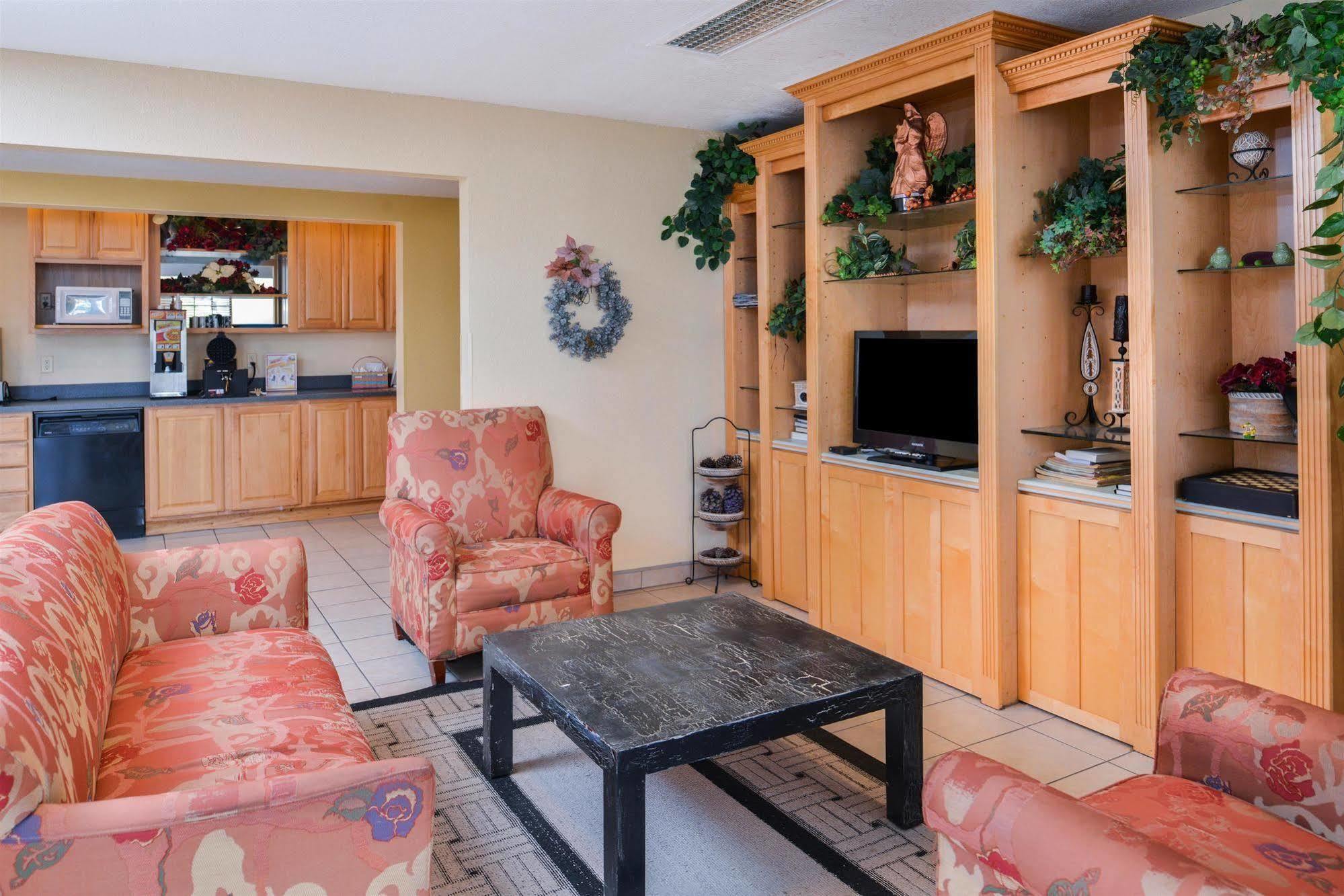 Americas Best Value Inn & Suites - Bluffton Esterno foto